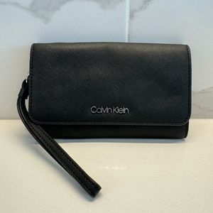 CALVIN KLEIN - Black Wristlet/Wallet